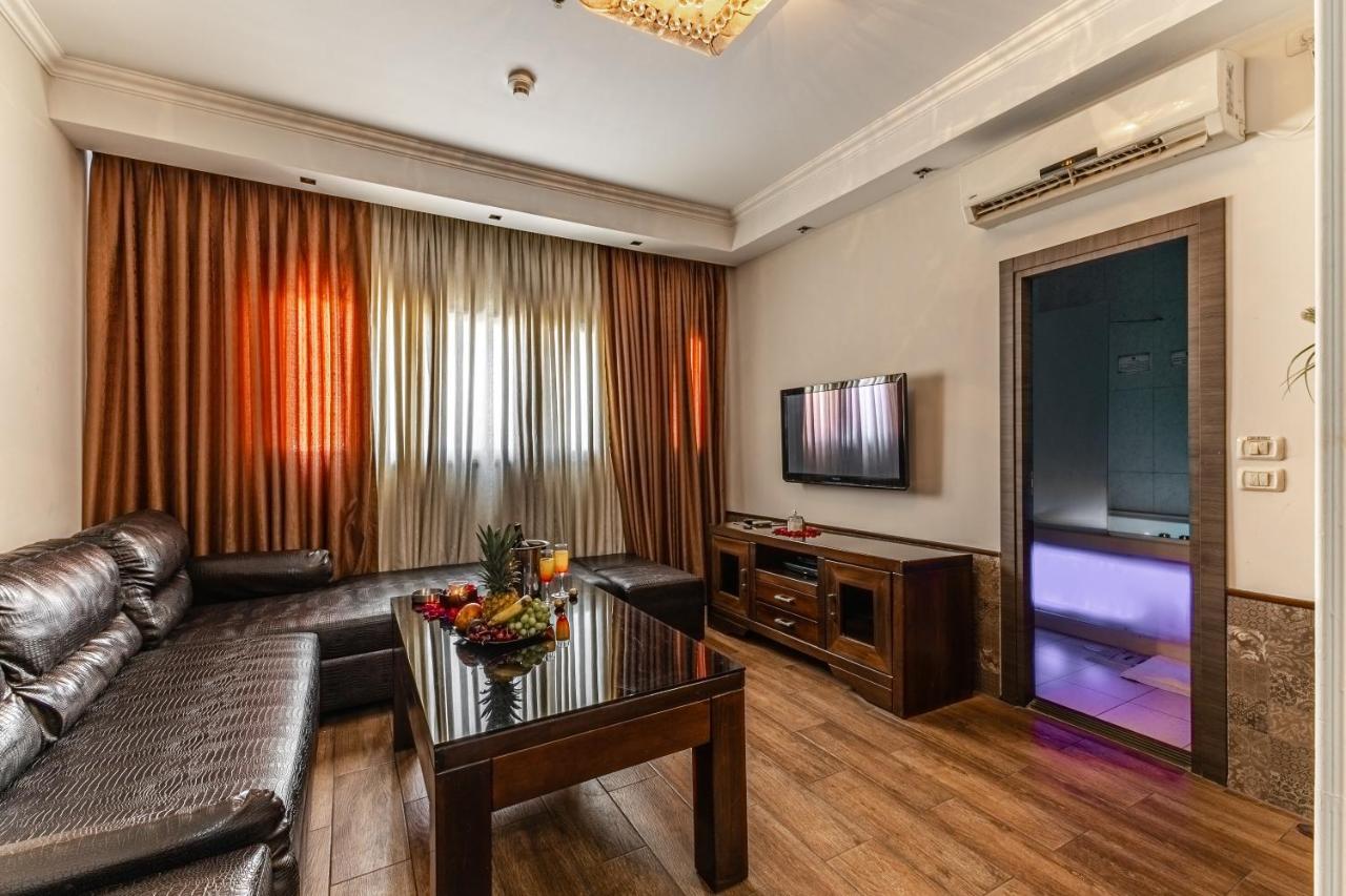 Hotel House *