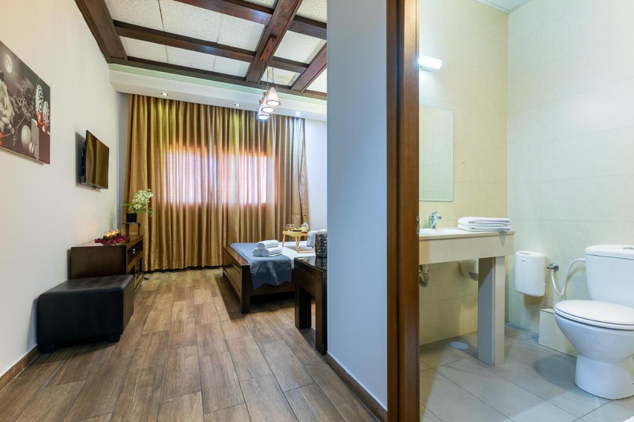 Hotel House *