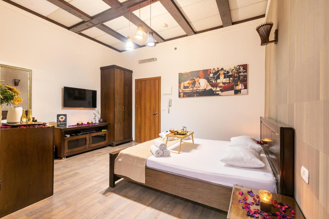 Hotel House *